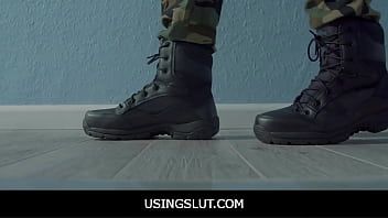 Abspielen Usingslut - Militärteenager benutzen kostenlos camp- callie black, dani blu