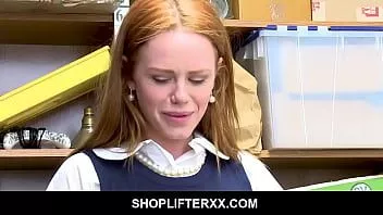 Redare Ella Hughes a fost reținută sub suspiciunea de furt
