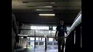 Oynat "romeo akvaryumdaki bir balıktır" seks/aşk/bunun gibi bir şey hakkında deneysel, bütçesiz kısa film. ade zanardini'nin başrolde olduğu diogo andrade, divonzir rodrigues ve eskilo. cristiano balzan ve gustavo bitencourt