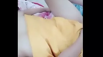 تشغيل مغلوبال تاي تحت الملاءات في الصباح