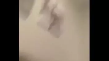 चलाएँ दो गर्म दोस्त दिखा रहा है स्तन पर ameporn