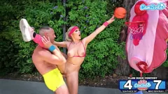 Redare Teren de baschet în aer liber Porno: Slimthick Vic's Clam Dunking Orgasm
