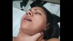 Redare Big Cock Ebony MILF se sufocă cu Monster Dick în timp ce deepthroating