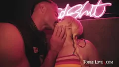 Redare ToughLoveX - Lilly Bell, micuța blondă a lui Charles Dera DP, în trei hardcore