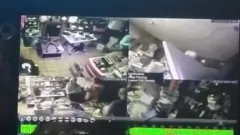 تشغيل تم التقاطها من قبل CCTV: جلسة Skyclad الساخنة لزوجة الهواة وصديقها للتدخين