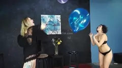 Abspielen Hinter den Kulissen mit Fetisch-Model Rae: Ballonspiel und mehr