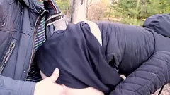 Jouer Creampie en plein air pour une blonde : exhib en public et séance de sexe intense avec un jeune homme