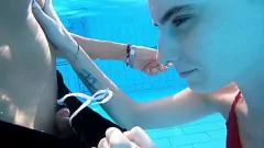 play Échappement d'été chaud: Milf Darcy Dark's Pool & Hotel Romp à Bali