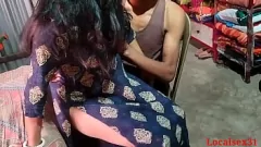 play Desi Delight: Pacar India yang panas memberikan blowjob close-up intim dalam sesi webcam amatir