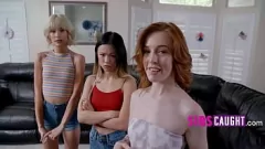 Abspielen Tiny Stepsis und ihre zierlichen Freunde in Hot Group Sex Gangbang
