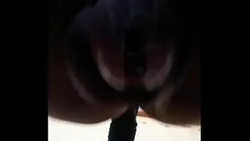 Jouer Sissyboy ride vibromasseur et sissygasm dans la chasteté