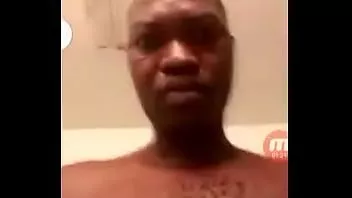 Играть Голое видео примуса аквенье, гаитянской национальности, но в настоящее время находящейся в сша
