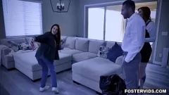 Afspelen Aria Carson is het nieuwe pleegmeisje in het huis van Lauren Phillips, maar haar onbeleefde en ondankbare gedrag heeft een harde les nodig