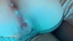 Abspielen Sieh zu, wie diese rothaarige PAWG bei hartem interrassischem Doggystyle-Sex geknallt wird