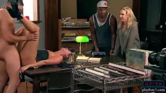 Abspielen Heiße blonde MILF und ihr Mann drehen ihren ersten Amateurporno in einem professionellen Filmstudio für Erwachsene