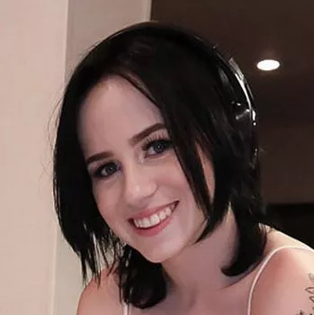 Actrita Remi Jones